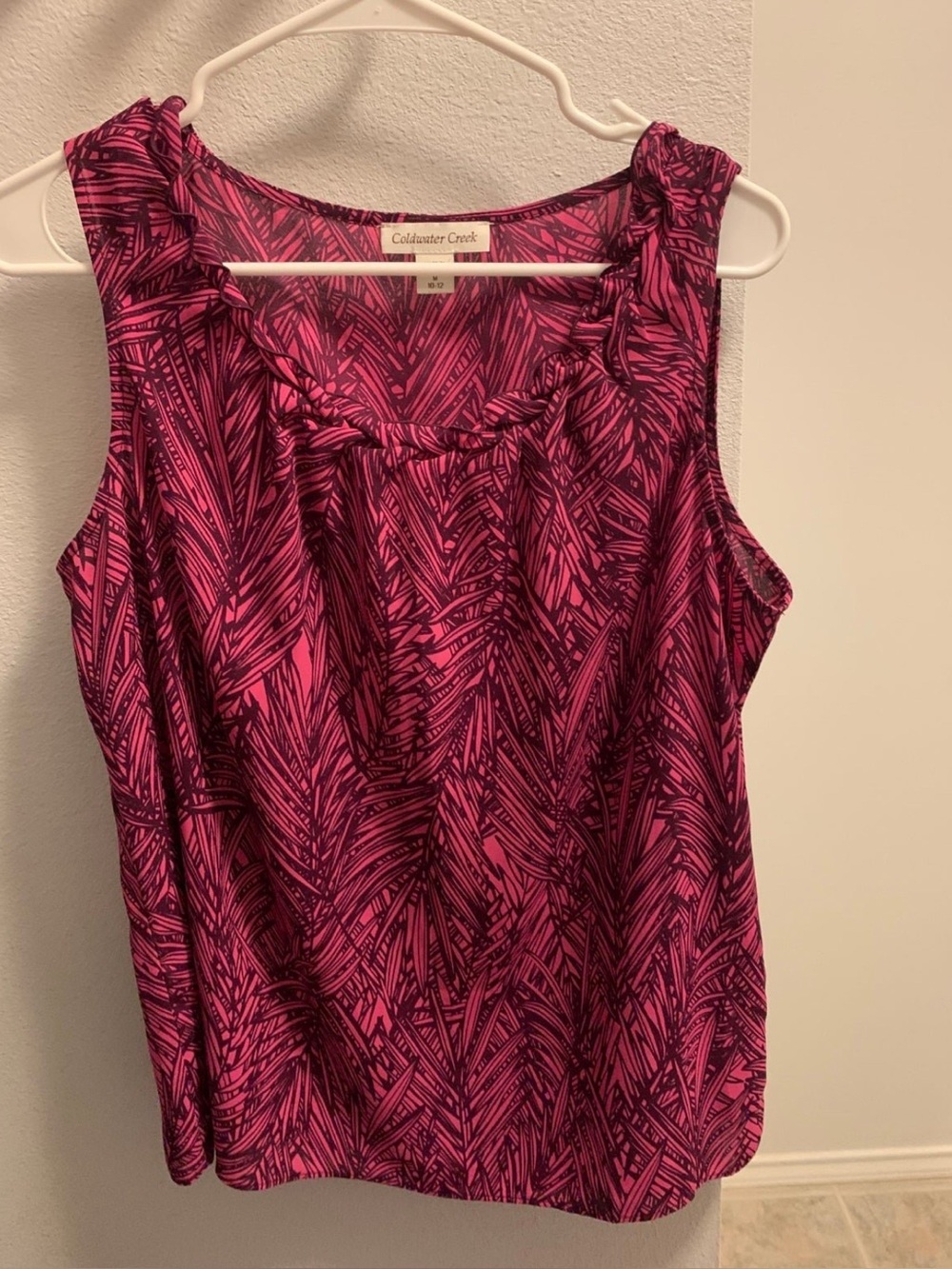 Women’s Coldwater Creek top size M fuchsia sleeveless blouse